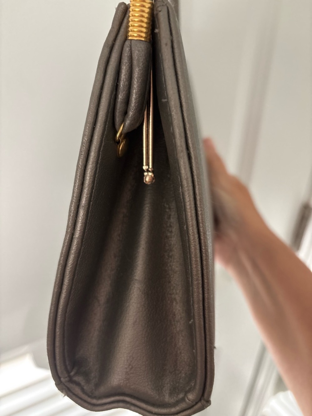 Vintage 60s Bronze Metallic Vinyl Gold Kiss Lock Crossbody Purse. 9”x7” - Picture 6 of 8